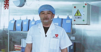 全國五一勞動(dòng)獎?wù)芦@得者、陜西榆林四海食品配送有限責任公司生產(chǎn)班組組長(cháng) 趙志新 李凡攝_副本.jpg