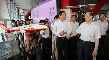 һ^(gun)ARJ21-700wCģ